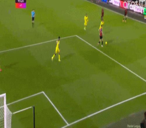 蔡徐坤韩国,机场秀时尚,灰发,大发彩票,大发彩票官网,大发彩票dafa官网