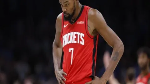 “格拉纳达与巴塞罗那2-2战平，亚马尔追平罗贝托进球，巴萨错失绝杀良机！”